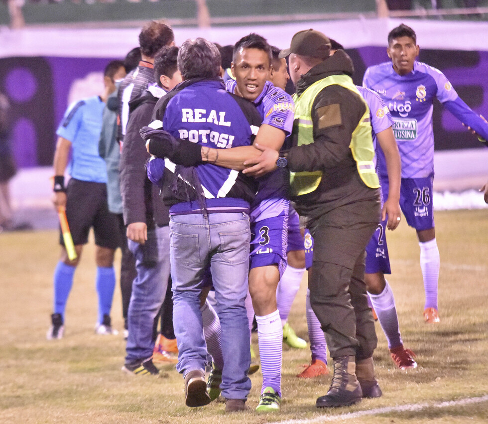 Real Potosí pierde en un partido vergonzoso