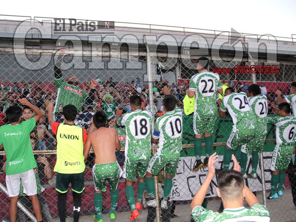 LOS VERDOLAGAS FESTEJARON CON  SU PÚBLICO EN EL IV CENTENARIO