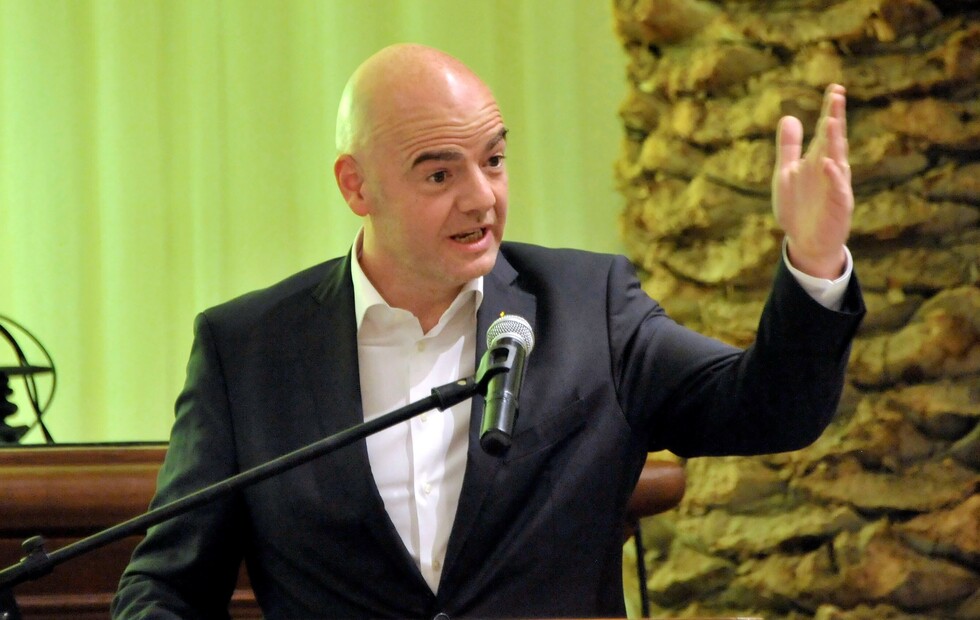 Evo dice que Infantino garantizará que Bolivia sea sede del Mundial de fútbol femenino el 2025