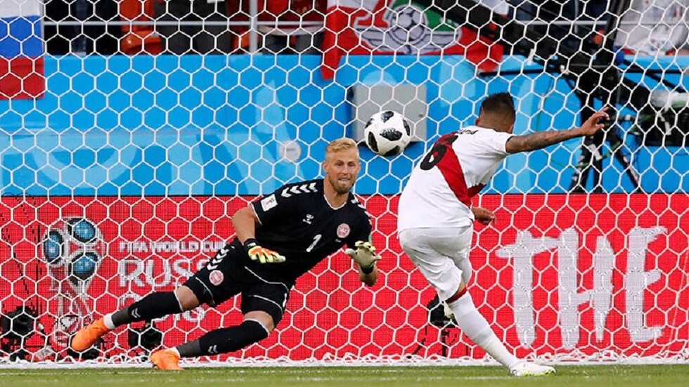 Dinamarca vence 1-0 a Perú, que falla penal en su regreso al Mundial tras 36 años