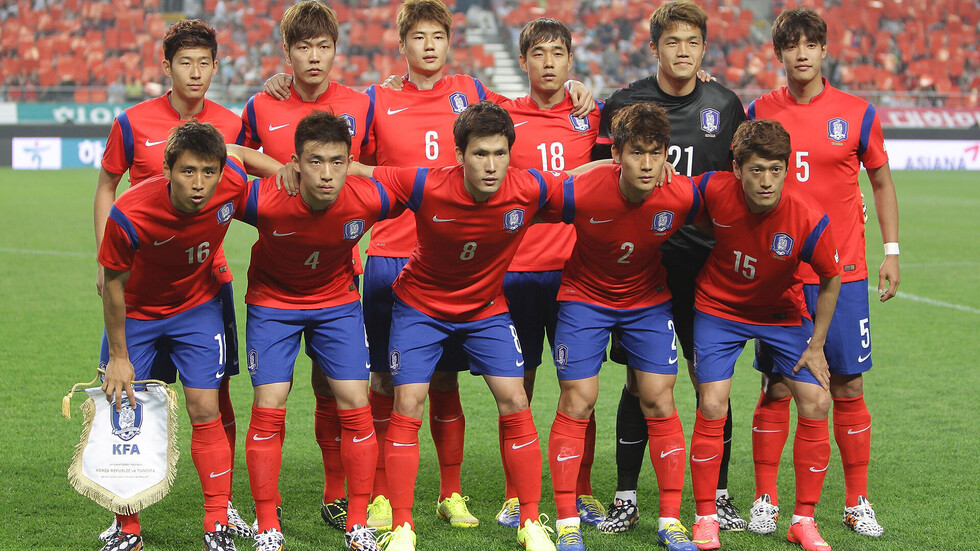 VIDEO: A 'huevazos' reciben a la selección de Corea del Sur tras su eliminación del Mundial