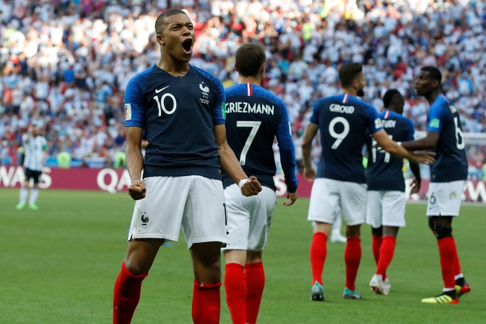 Mbappé frente a la “garra” Charrúa
