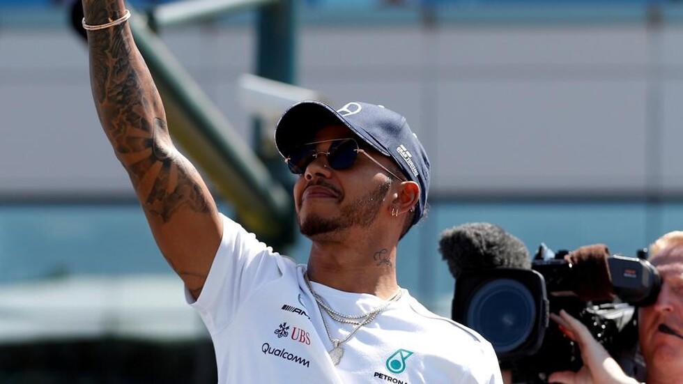 Hamilton renueva con Mercedes hasta 2020