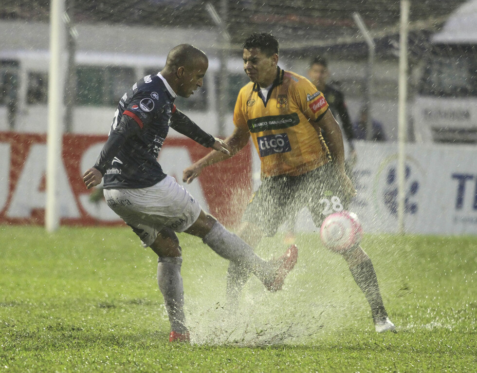 Destroyers y Wilstermann se repartieron honores