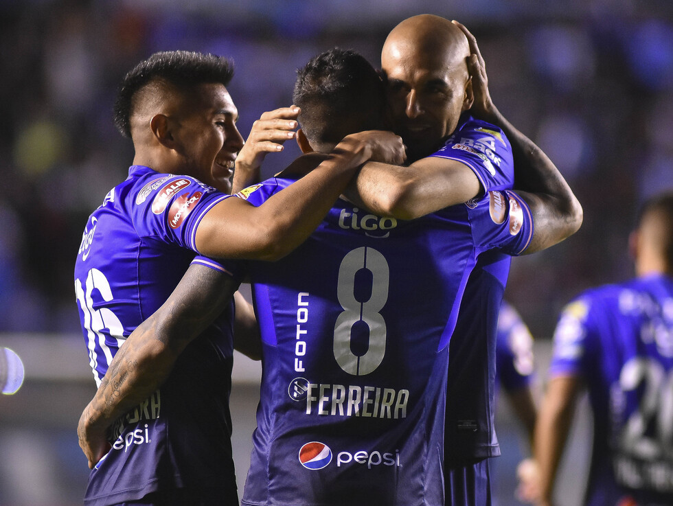 Bolívar se impone frente a su clásico rival en el Siles