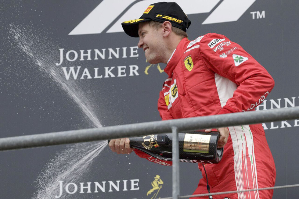 Vettel impone la ley del Ferrari en un caótico inicio en Bélgica