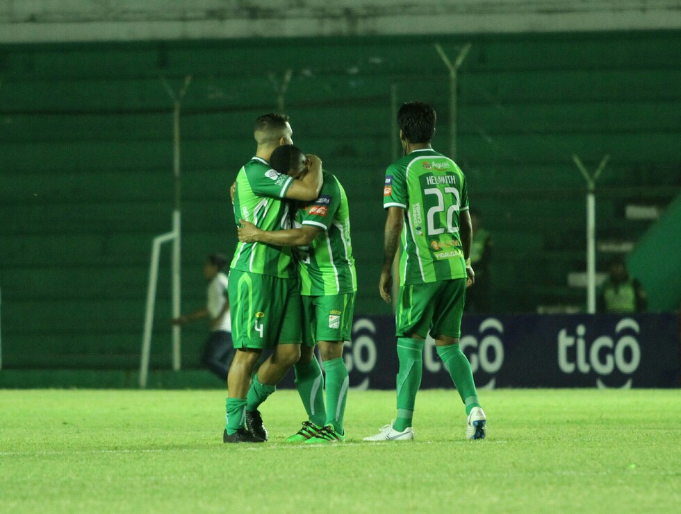 Jugadores de Oriente quieren que Camacho y Saldías sigan
