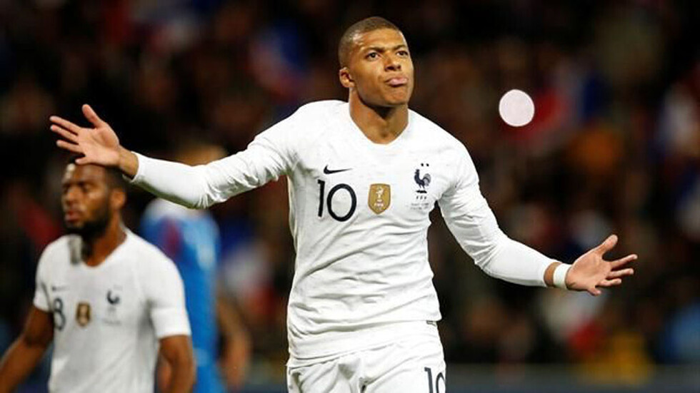 Mbappé salva el honor de la campeona ante Islandia