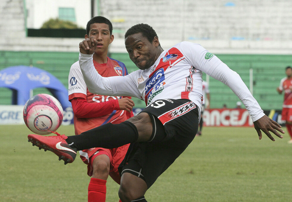 Nacional Potosí quiere frenar a  Royal Pari