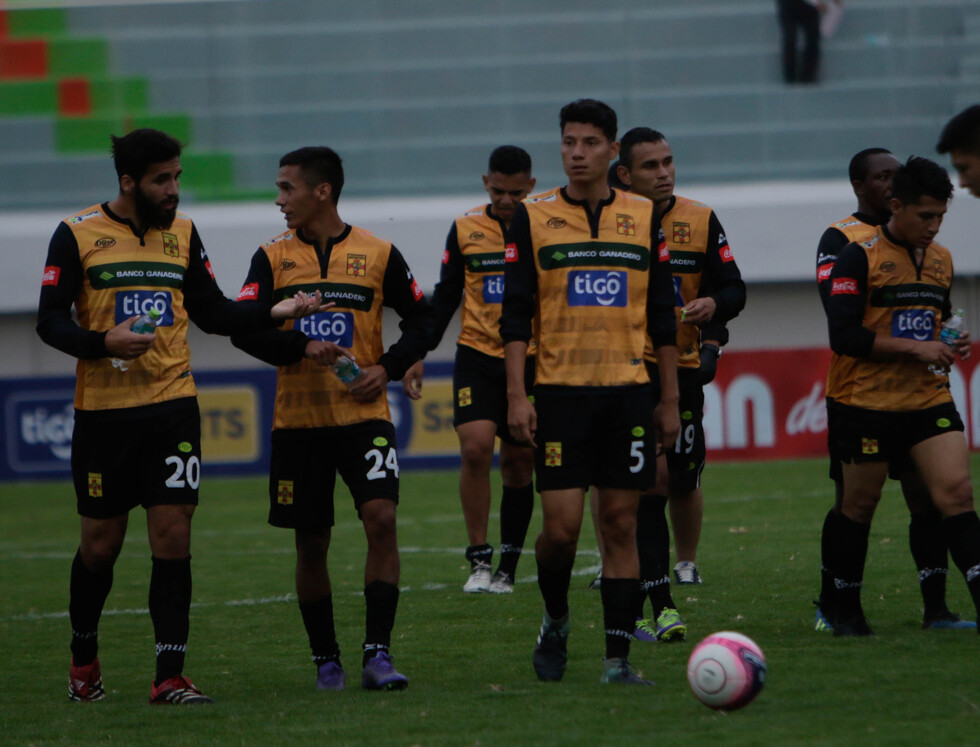 Canarios quieren reprogramar su partido