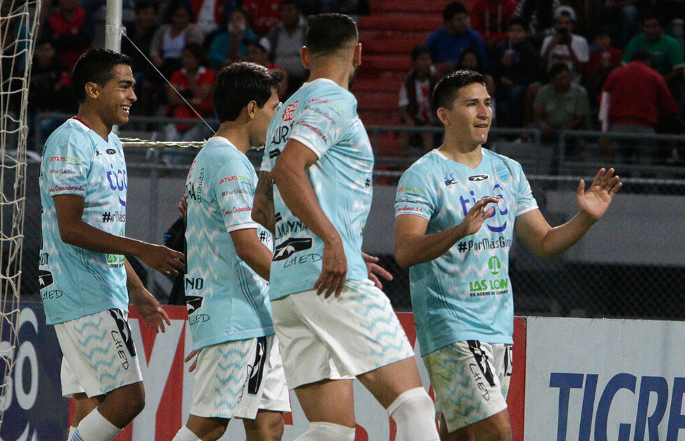 El clásico de Cochabamba en el Capriles se tiño de celeste