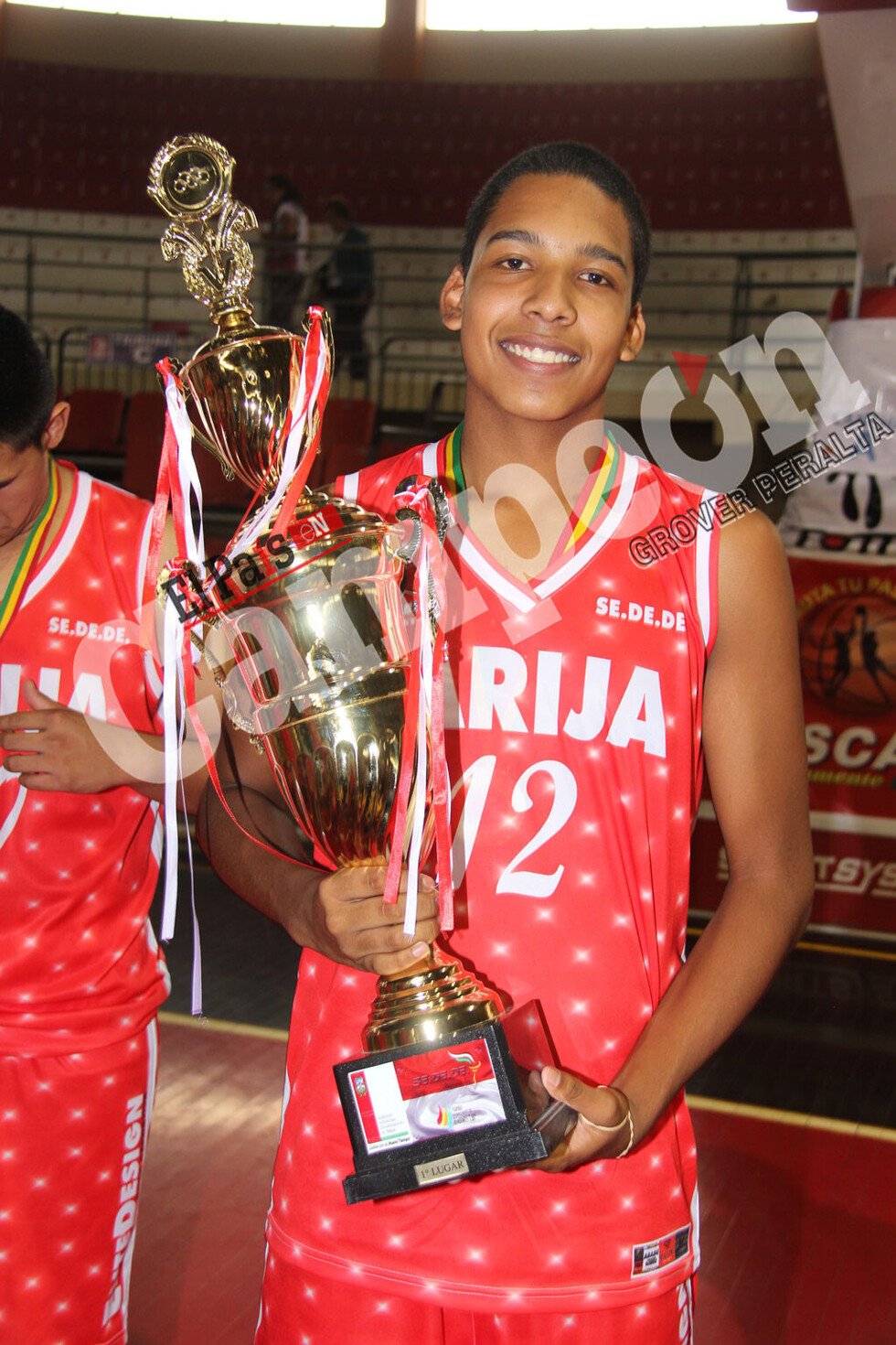 Plantel tarijeño campeón del Nacional de Básquet U-16