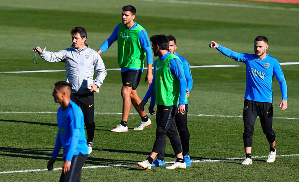 Boca completó su primera práctica en suelo español