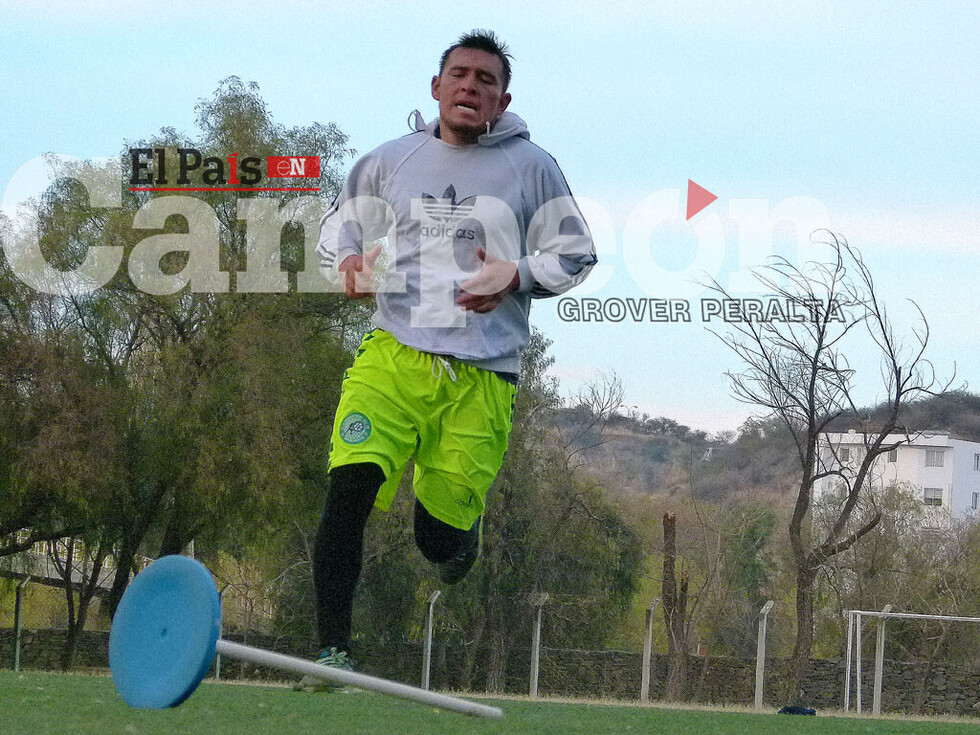 Leodán Zenteno: “Dejaremos la piel en la cancha para regalar la Copa a Tarija”