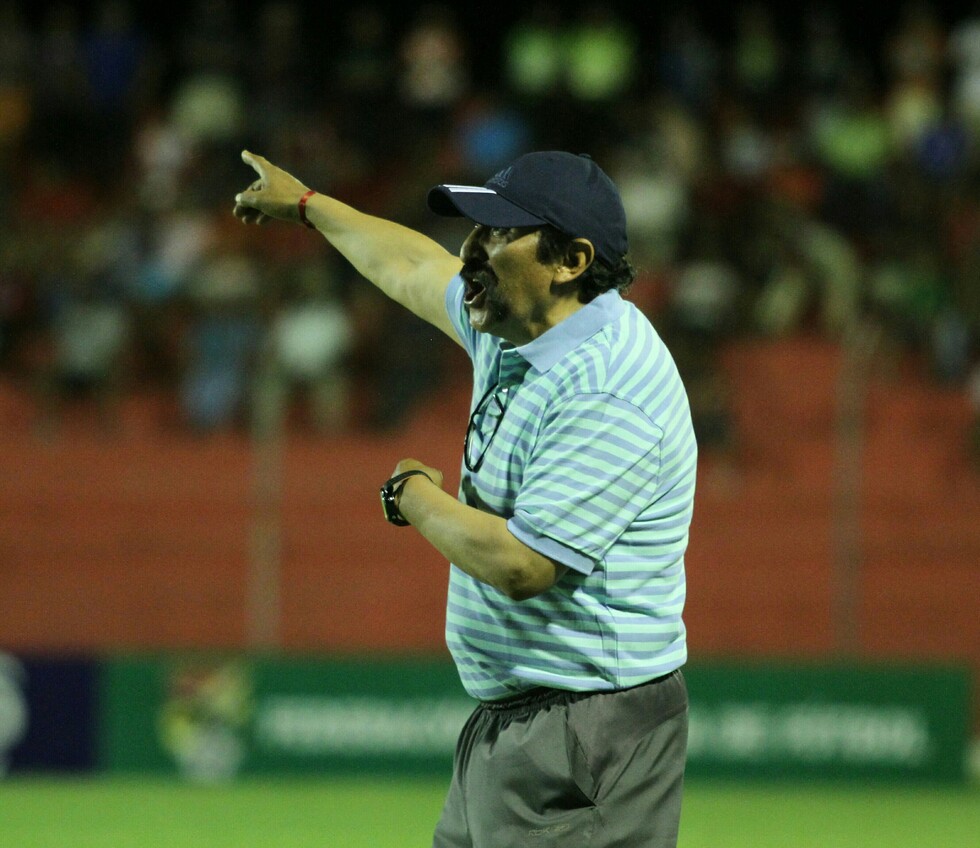 Apaza ajusta el once inicial  sin Santillán como titular
