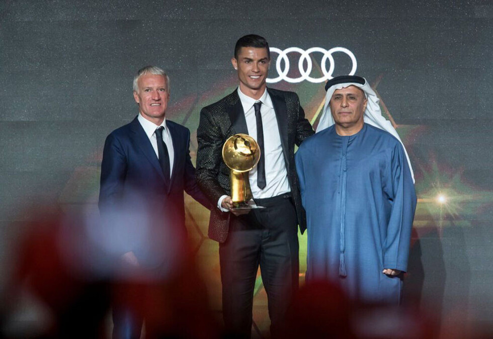 Cristiano Ronaldo recibió premio a mejor jugador de Globe Soccer