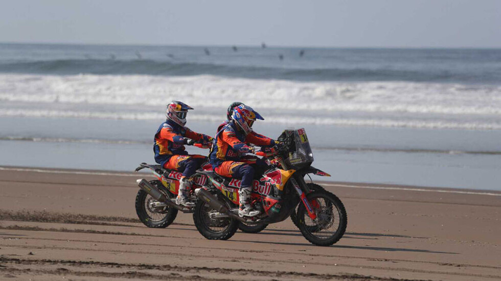 Sebastien Loeb arrasó en autos, Sam Sunderland ganó en motos