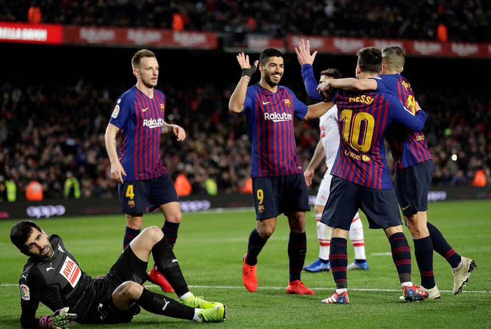 Barcelona refuerza su euforia; el Real Madrid frena su declive