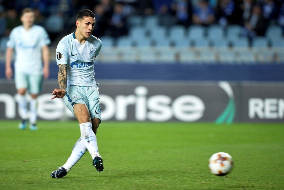 Leandro Paredes cerca del PSG
