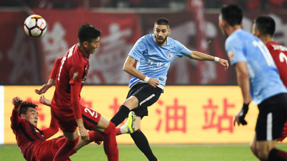 Carrasco negocia su regreso al fútbol europeo