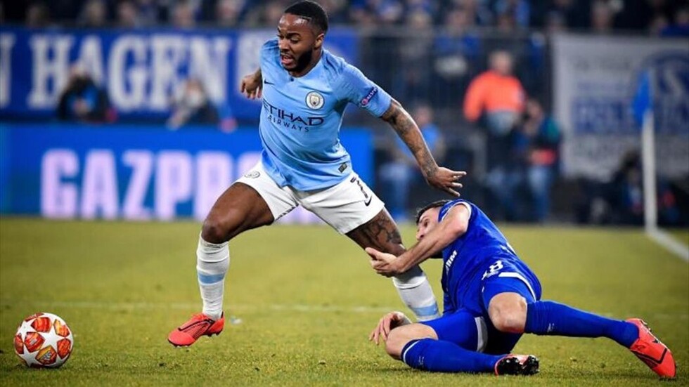 Sterling le da al City una victoria agónica teniendo diez hombres