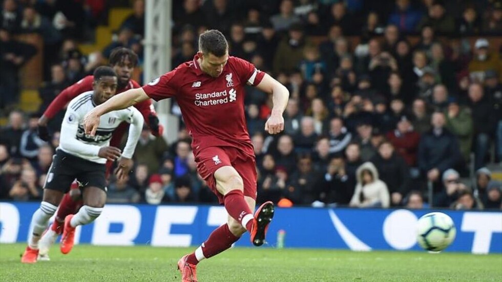El Liverpool ganó con gol de penal y es líder de la Premier