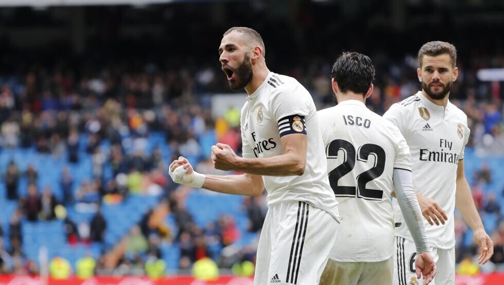 Benzema salva al Real Madrid ante el Eibar