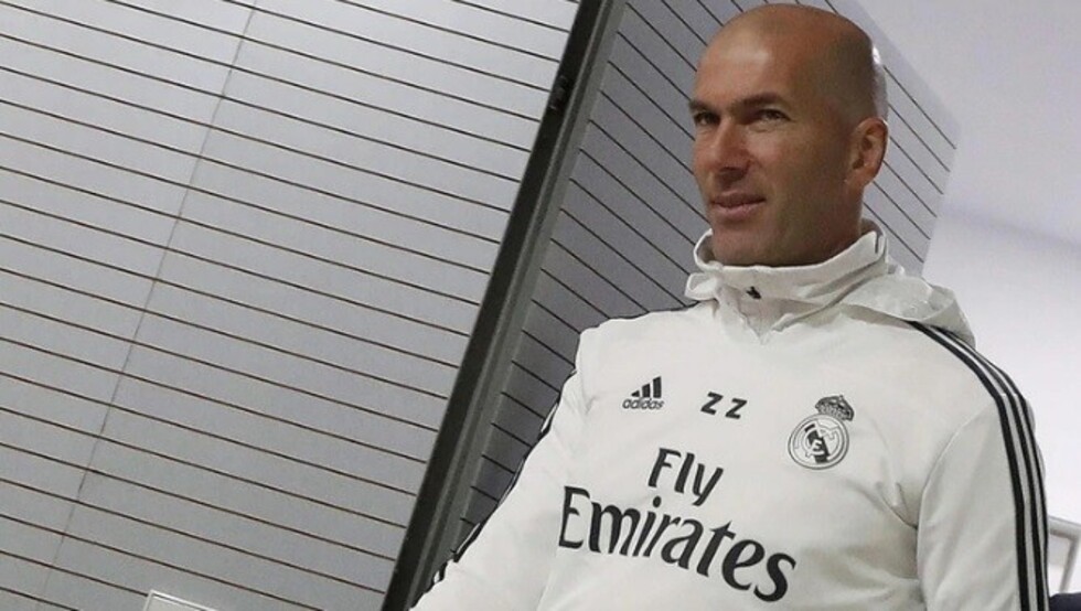 Zidane presumió los trofeos del Real ante las 33 ligas del Barca