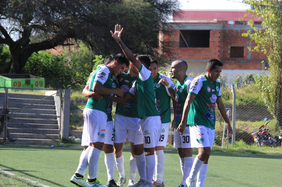 Petrolero derrota a Real Tarija en los minutos finales