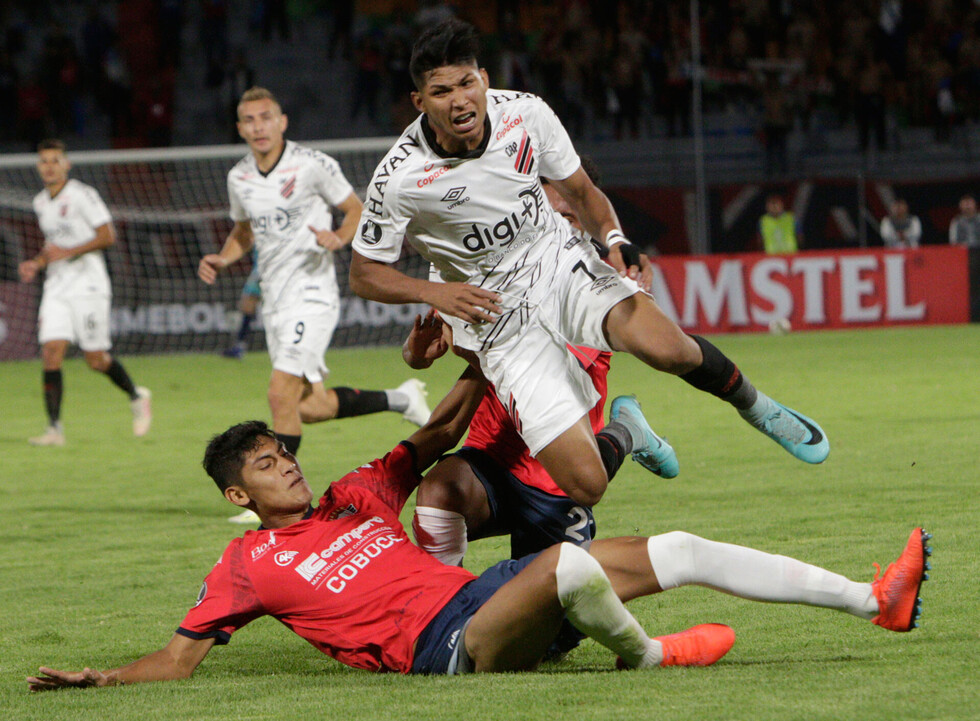 Wilstermann apuesta todo frente a Deportes Tolima