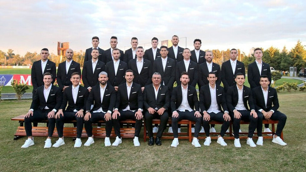 Con nuevo look, la Selección Argentina partió hacia Brasil
