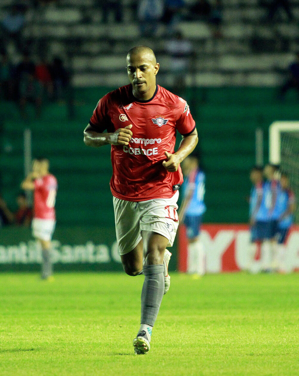 Wilstermann supera examen en partido amistoso