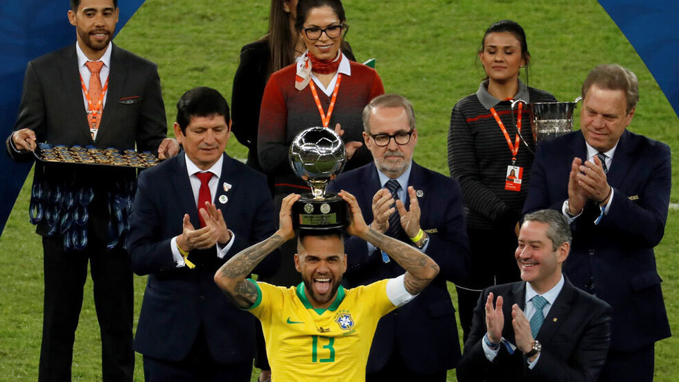 Alves fue nombrado mejor jugador del torneo