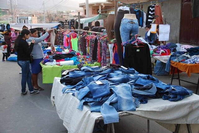 Aseguran que 5.000 personas se dedican a vender ropa usada en Tarija