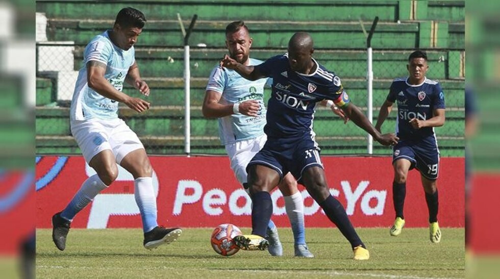 Aurora consigue un empate heroico ante Royal Pari