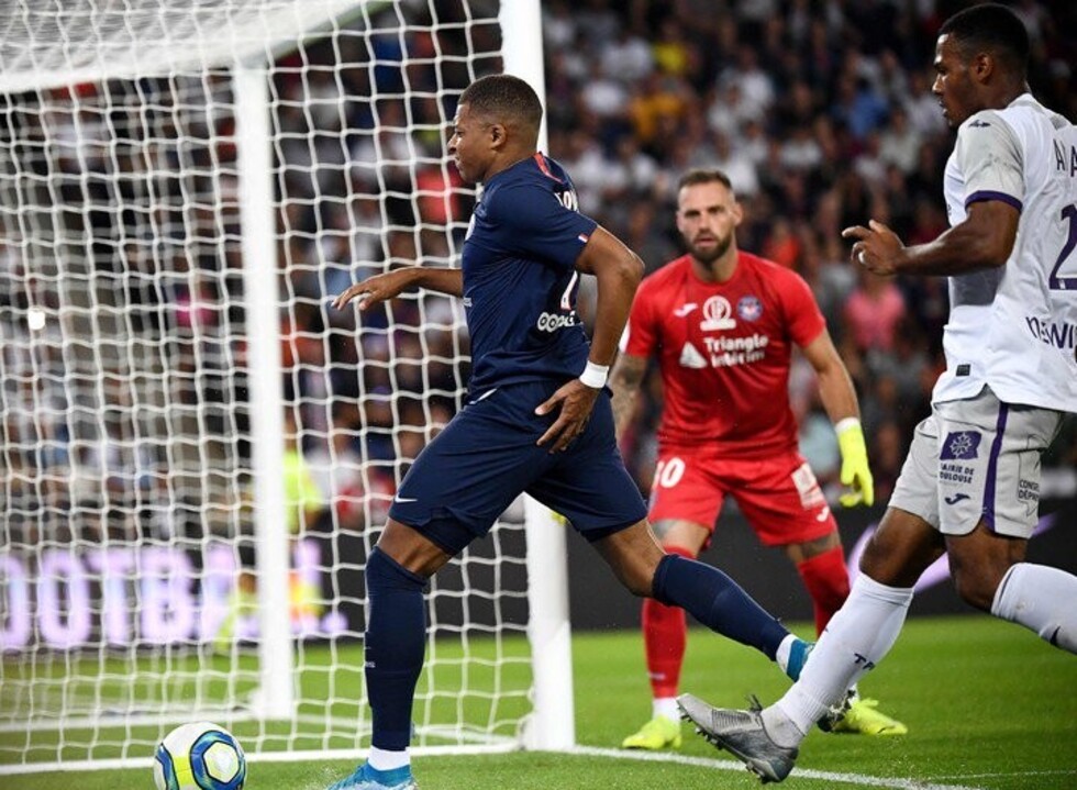 El PSG goleó en Francia, pero se lesionaron Mbappé y Cavani