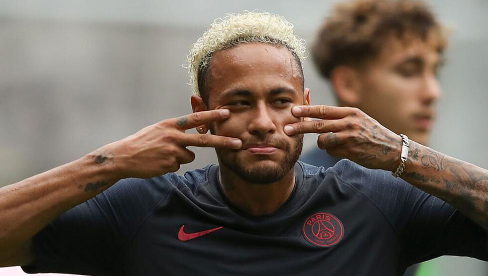 Neymar le comunica al PSG que se queda en París