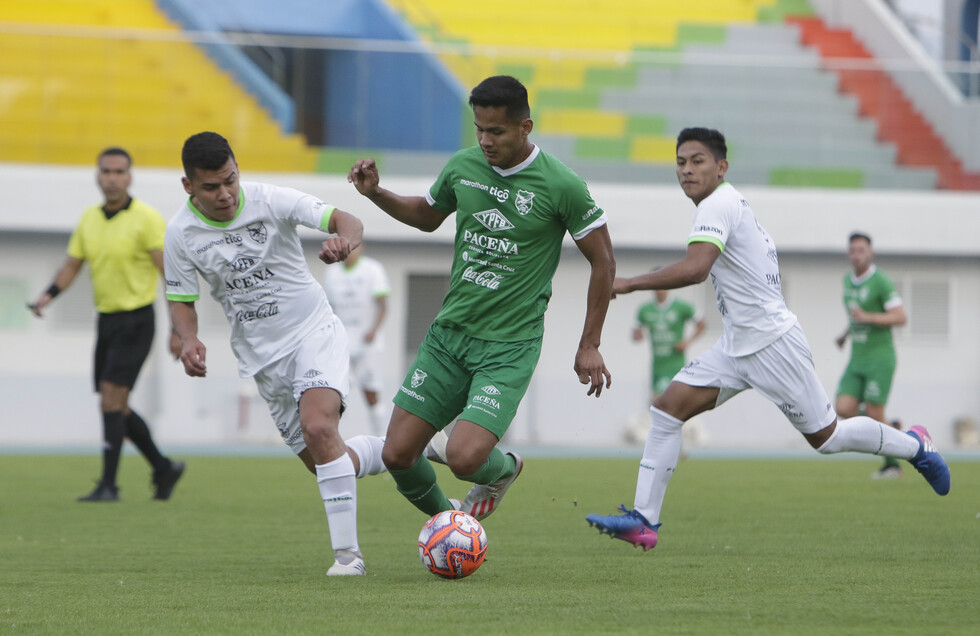 La Selección rinde examen en el segundo ciclo de César Farías