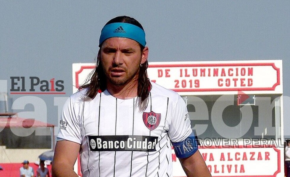 Regis: “Jugamos un primer tiempo desastroso”