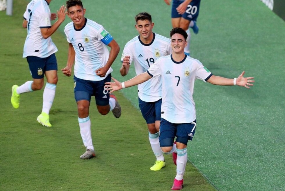 Argentina avanzó sin problemas y espera rival de octavos de final