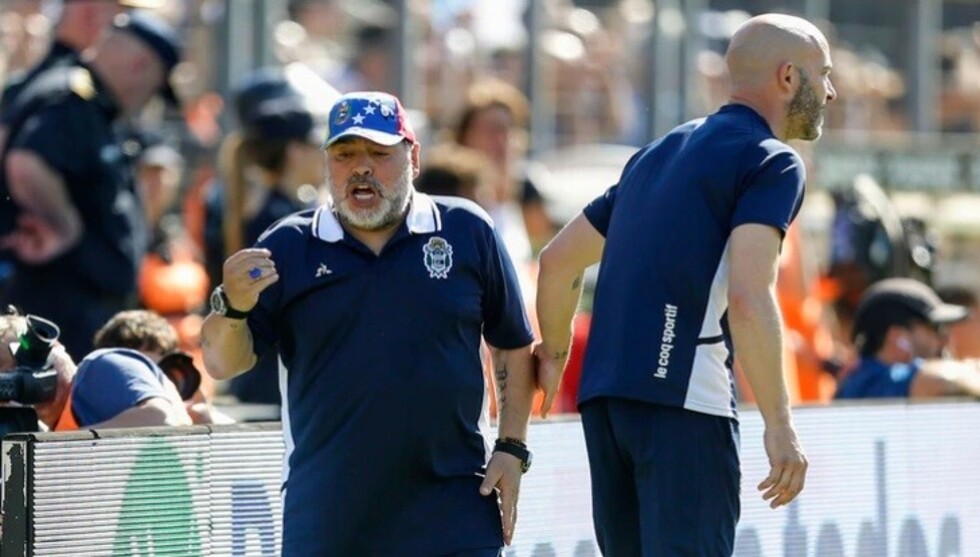Maradona dejó el Lobo y no dirigirá el próximo encuentro