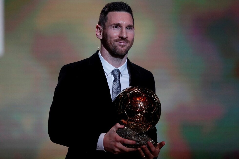 Messi gana su sexto Balón de Oro y supera a Ronaldo