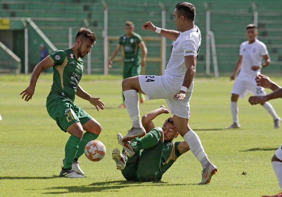 Locales sacan ventaja en las semifinales de ida de la Simón Bolívar