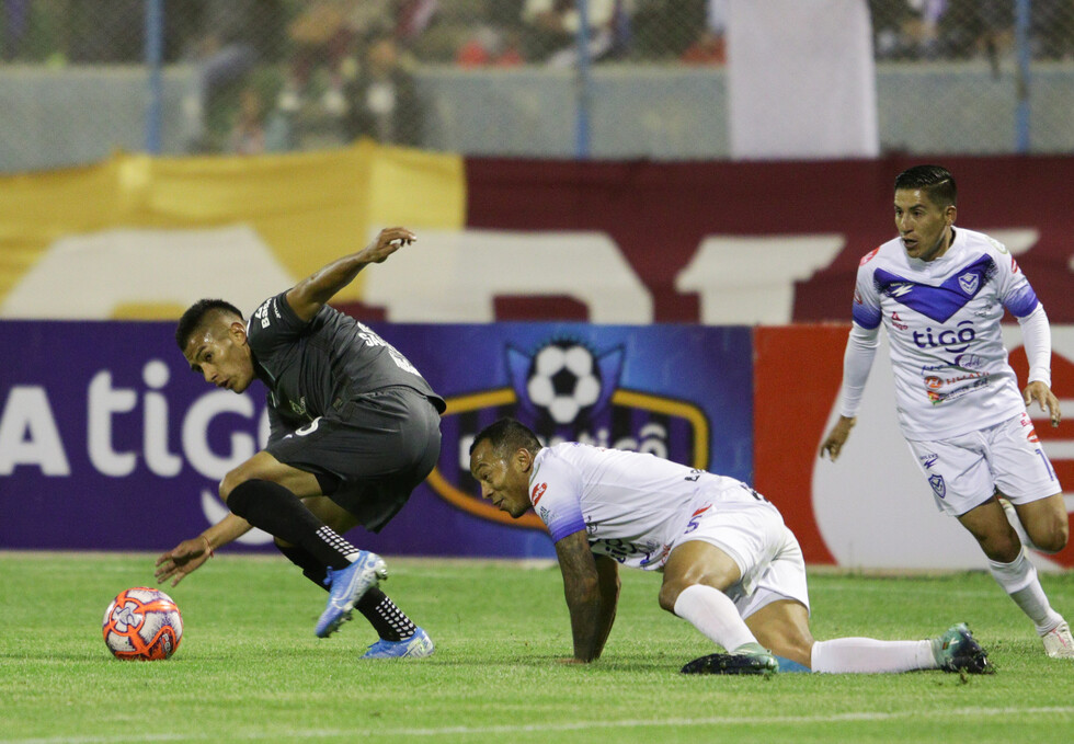 Electrizante empate en Oruro