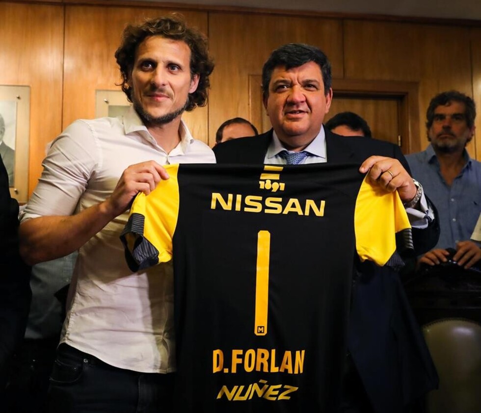 Diego Forlán en el nuevo entrenador de Peñarol