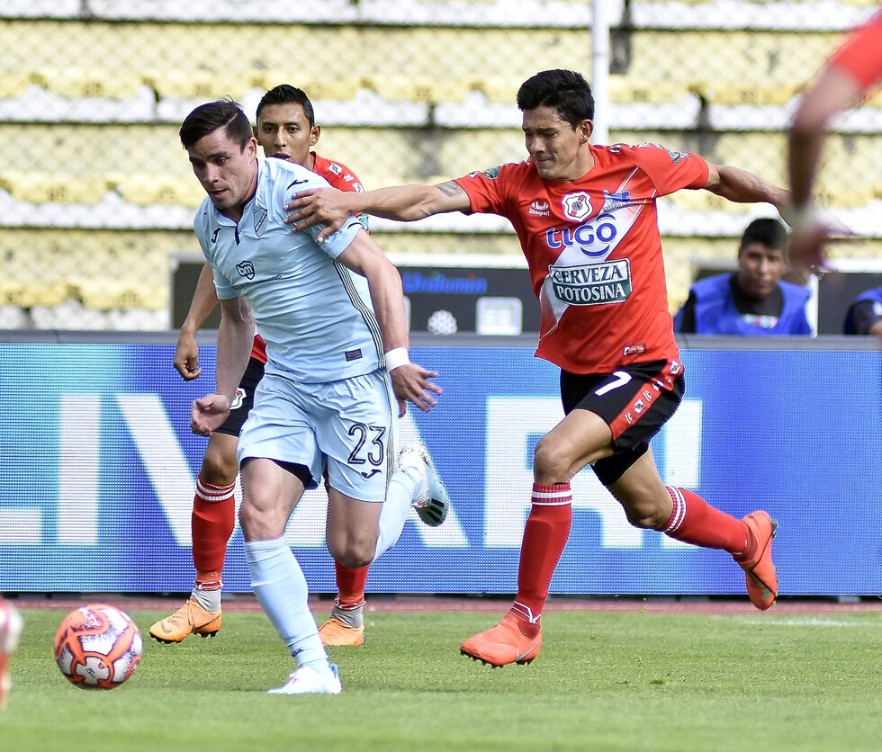 Bolívar continúa en la pelea con un triunfo en el final