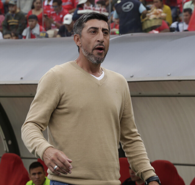 Nueve técnicos extranjeros dirigirán equipos bolivianos