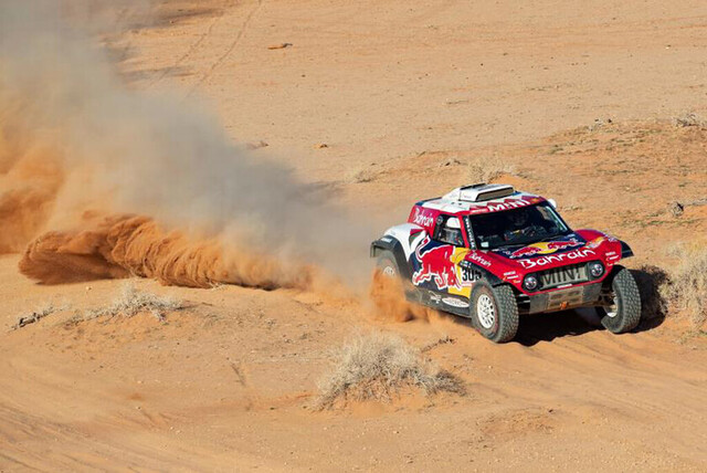 Sainz gana quinta etapa y el Dakar se lo jugará en dunas