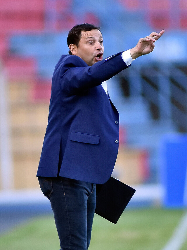 Jeaustin Campos recibe el respaldo de los dirigentes