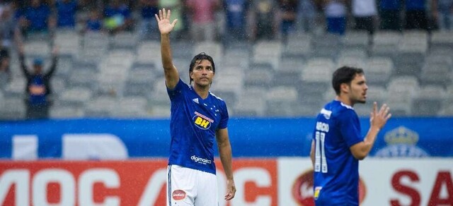 Martins y sus compañeros se bajaron el sueldo en Cruzeiro